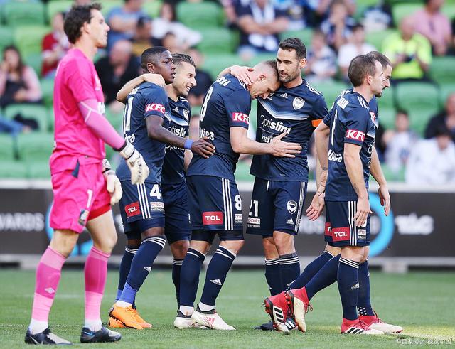 包含沃尔夫斯堡遭遇黑马，客场不敌弗赖堡的词条