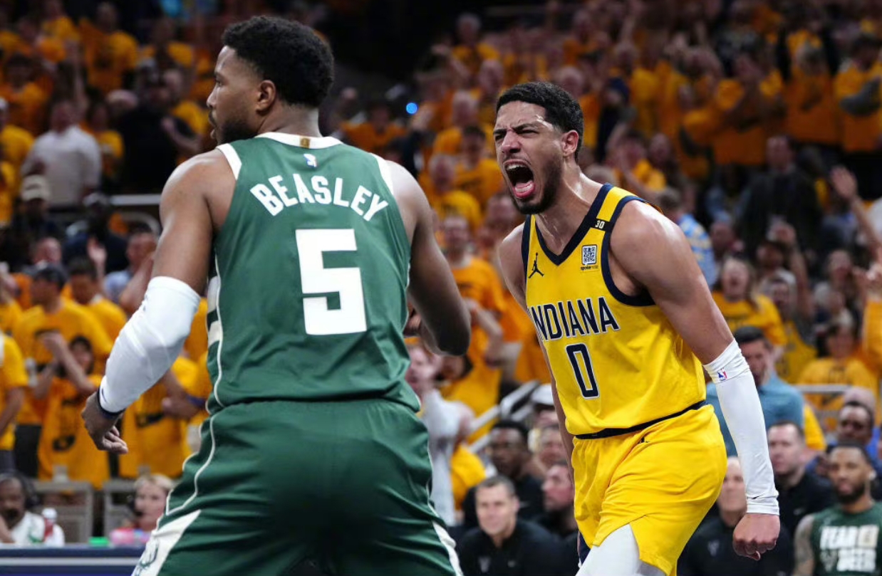 包含雄鹿队主场好战胜对手，晋级季后赛的词条