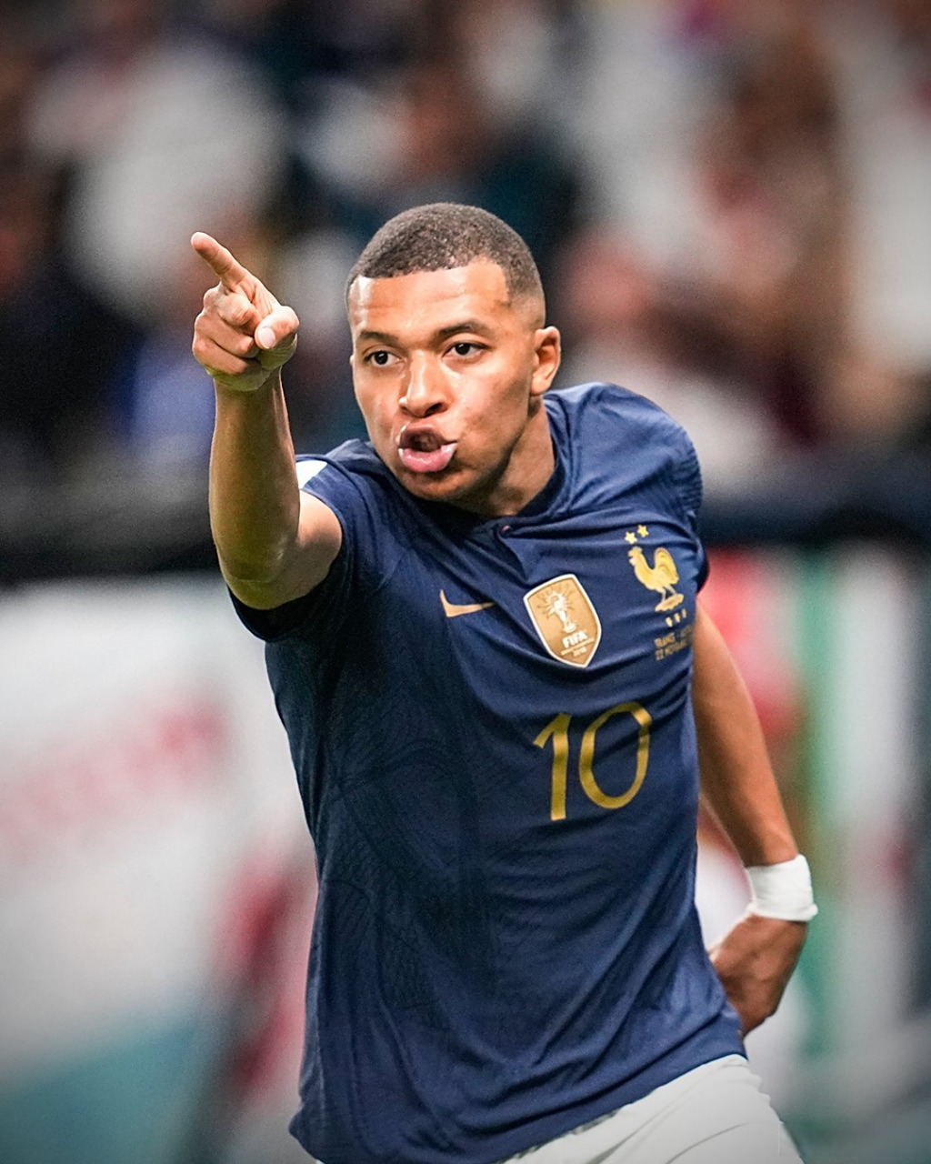 包含昔日名将格里兹曼梅开二度，领队取得胜利的词条