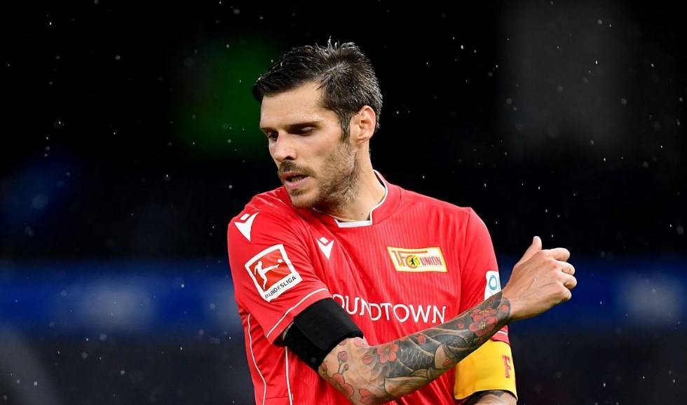 关于柏林赫塔队长发表演讲，振奋球队士气的信息